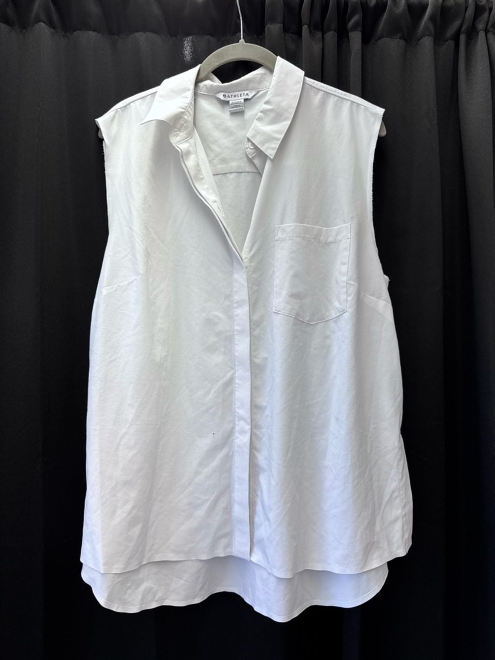 Athleta White Sleeveless Button-Down Shirt with Chest Pocket